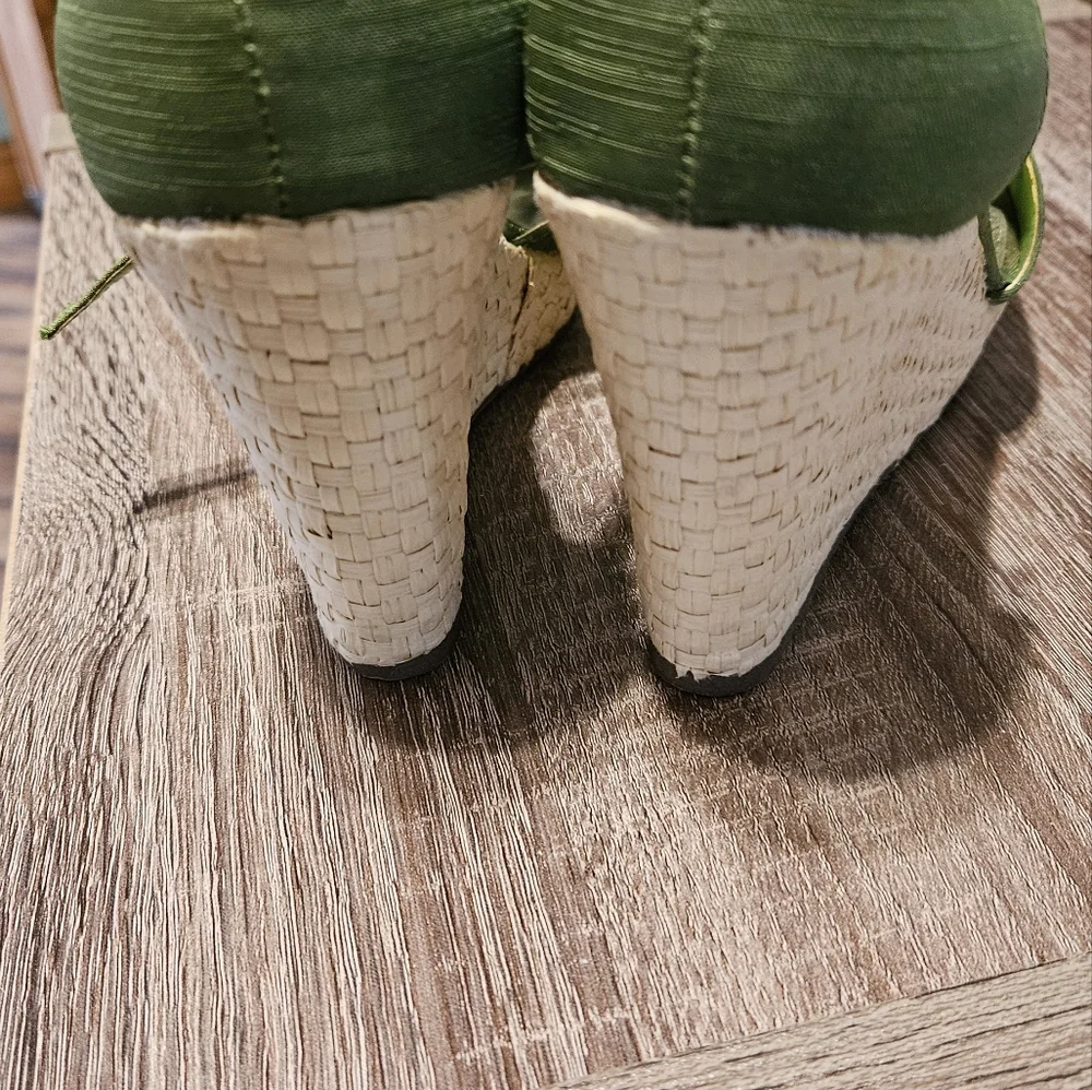 Steve Madden Green Wedge Sandals Size 7 - Picture 3 of 7